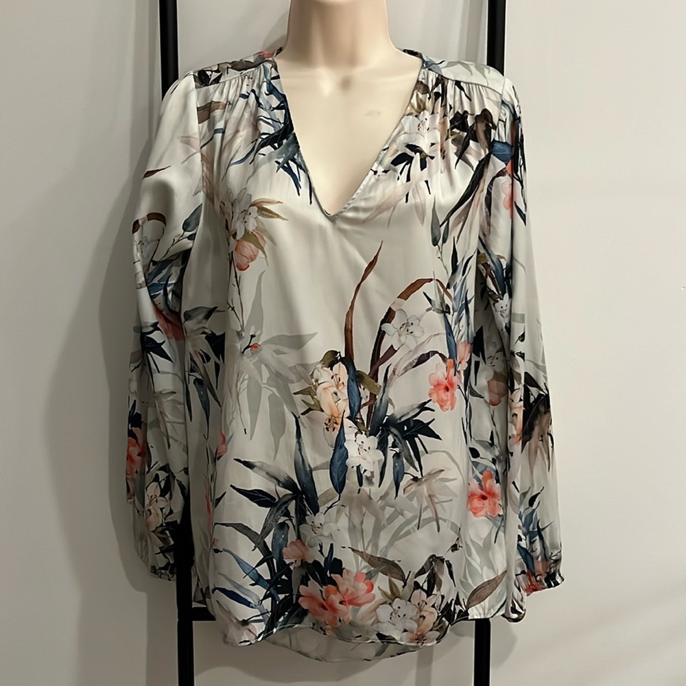 Witchery Sage Floral Green Long Sleeve Blouse Top V-neck Women Size 8